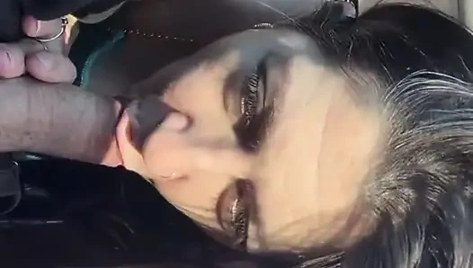 Döl emiyor ve yutuyor