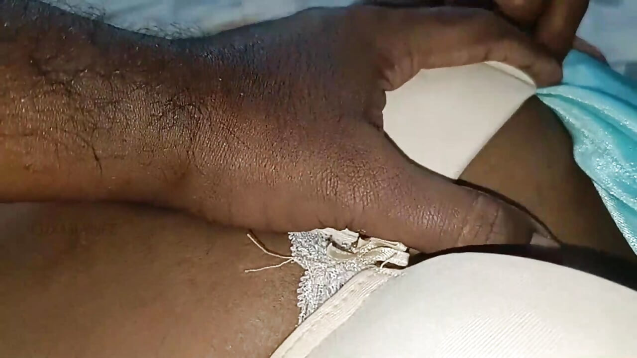 Neukpartij en naaktmassage door zwager