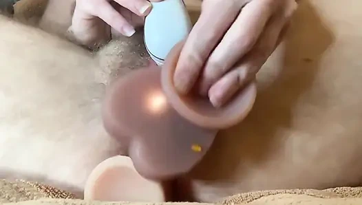 Cewek ini didobel penetrasi pakai mainan seks sampai orgasme