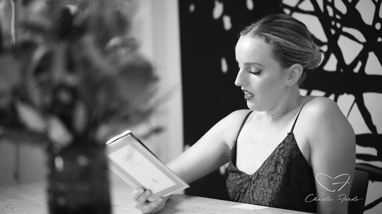 Ode to Hysterical Literature เนื้อเรื่อง charlie forde, amber moore