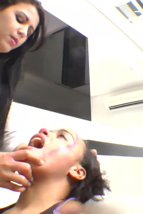 Spitting Girl - Swallow all my spit fucking bitch! - By Aline Cruel and Vaninha