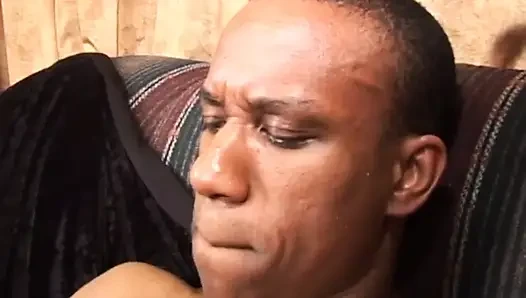 Pantat hitam besar di kontol hitam besar... Crot di mulut