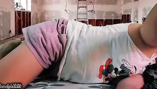 filipina milf waiting for workers Under construction room