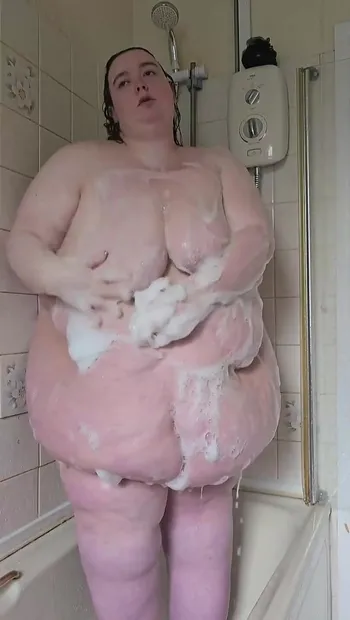 Sensual Shower of an SSBBW Goddess Part 1