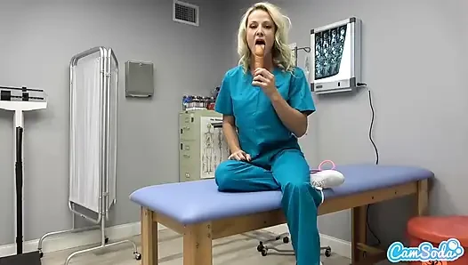 Reife Blonde Krankenschwester Sydney Hail Masturbiert Bei Der Arbeit