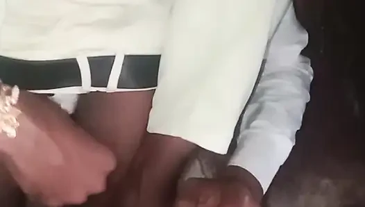 Gaon ke local bathroom ke andar hai job Karta hua video ganda ladka