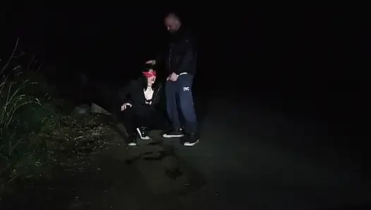 Urinieren auf das gesicht der ehefrau im freien, goldene dusche