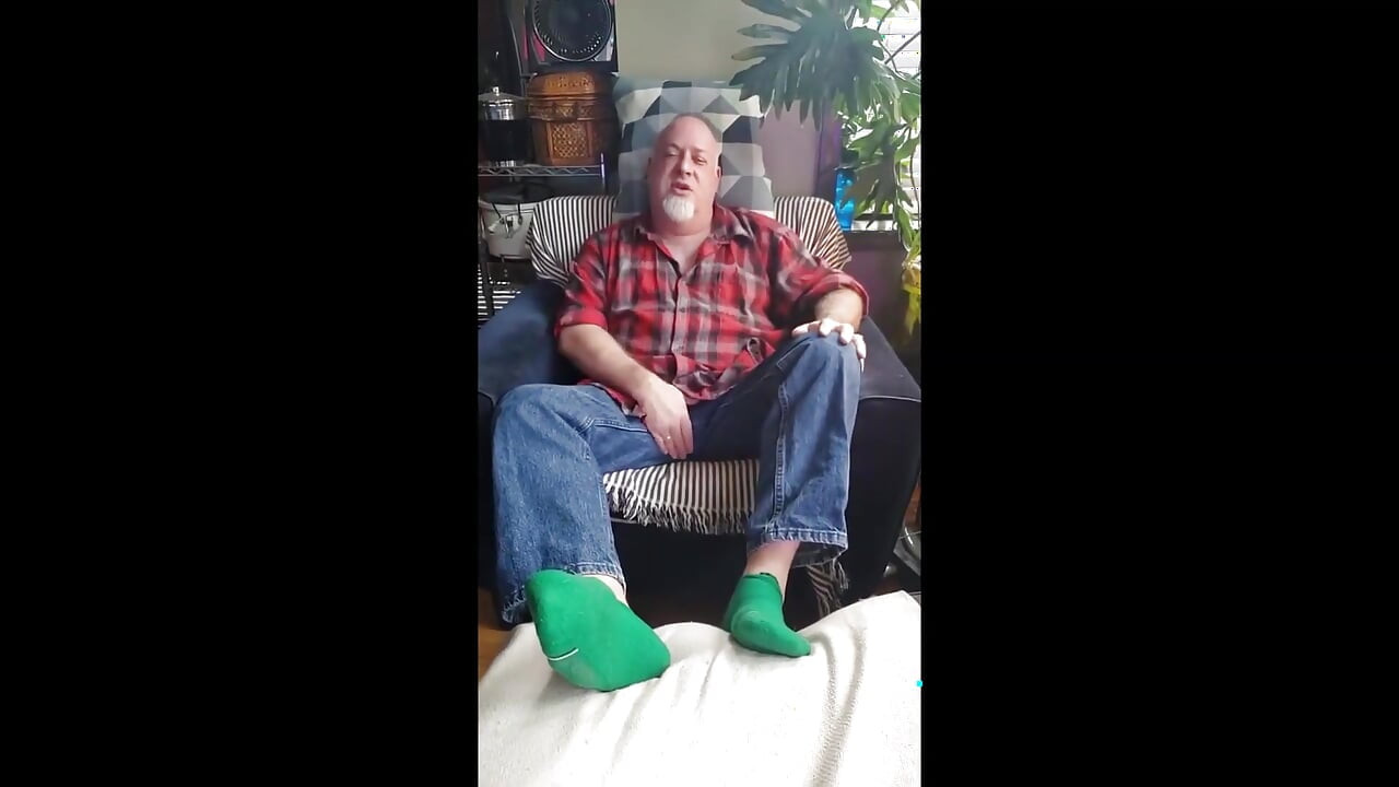 緑の靴下を履いてオナニーするクマ