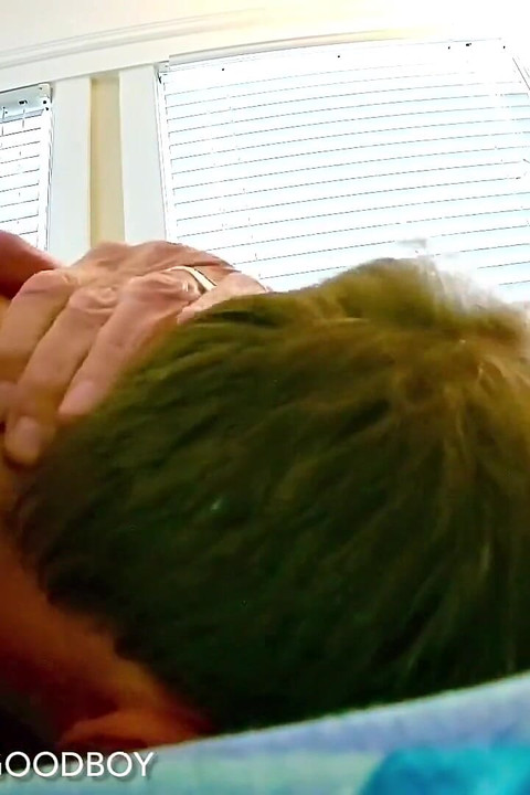 Sug pappas tjocka kuk som en bra pojke!