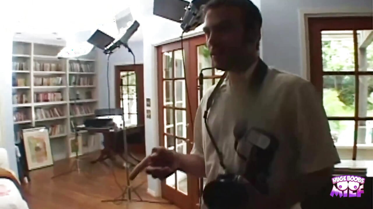 Buổi chụp ảnh với lindsey kay tóc nâu đĩ đã dễ dàng biến thành một con vít chơi ba người