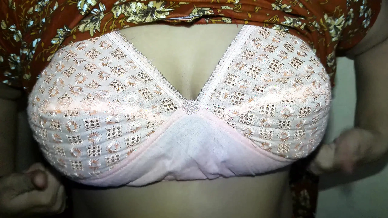 Jannat Toha的热门视频。Toha在孟加拉的房子里吮吸Jannat的阴户 清晰音频