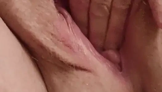 Fette geile Fotze wird gefingert