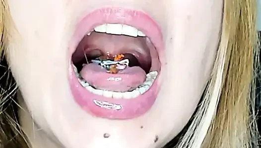 Endoskopi!! Giantess aynı anda 25 üyeyi yuttu