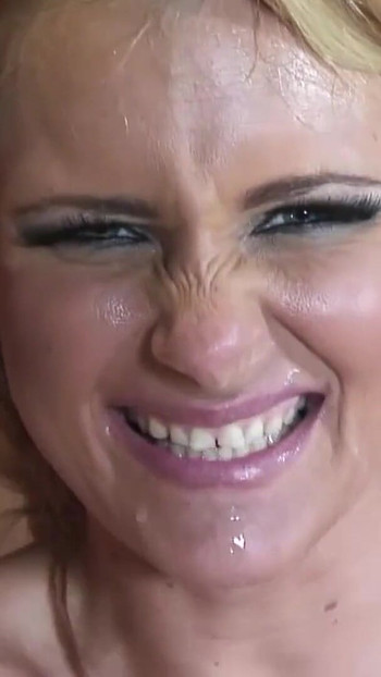 Snažan trenutak iz "BIG DICK WET GIRLS"