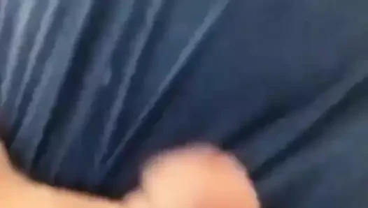 Büyük yarı ile bir çeşme gibi boşalıyor