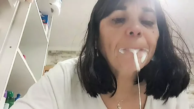 Mommy cum in mouth