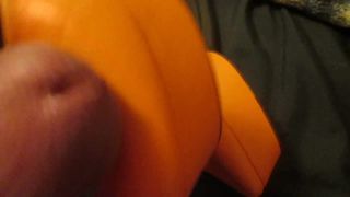 Кончаю с оранжевыми каблуками на платформе от mrmessyshoes