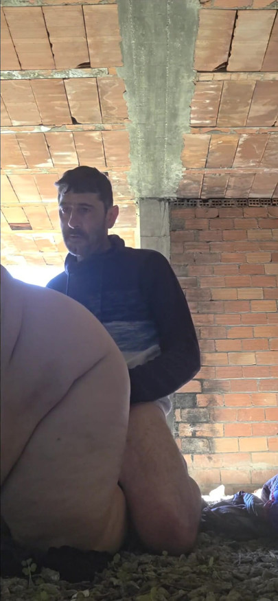 Me follan en una casa abandonada, hasta que se corre dentro de mi coño | Clip 1