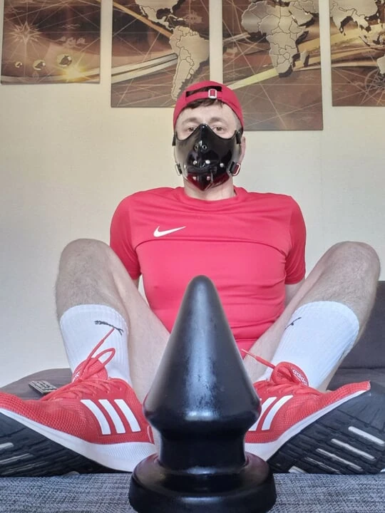 Stretch holes with the Butt Plug Grip134 in Sport Gear.
