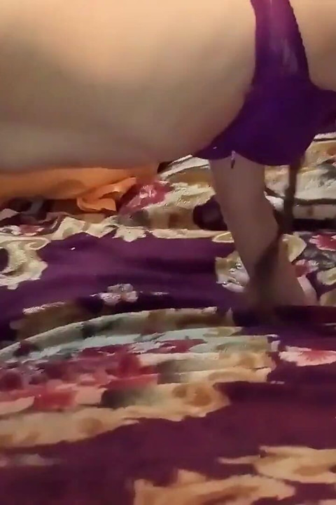 ant men lanbe pigtel ke saath meri nee kamsin parosan ko choda