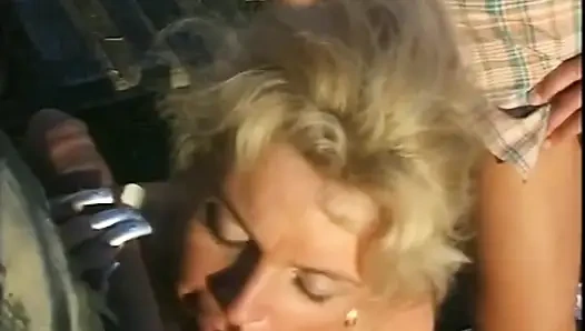 Seks threesome hot bareng tante seksi rambut pirang dengan toket besar dientot sama dua kontol besar