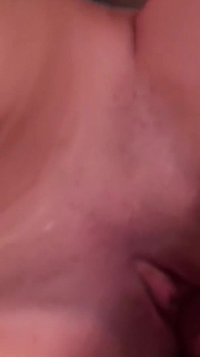 "Un momento memorable de "Pareja real con novia pelirroja de gran clítoris hecha duro sextape amateur cuando está sola en casa"