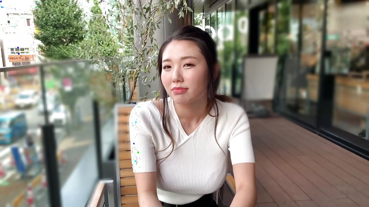 A154F07 Small face, slim figure, and big breasts! A laid-back woman from the customer service industry with a busty, hairless beauty and a private shoot for intimate sex!