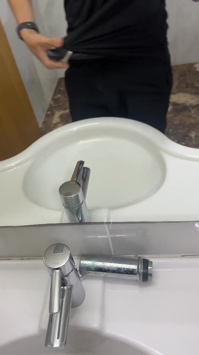 Morate podijeliti trenutak od "pišanja posvuda. Kompilacija kako pišam"