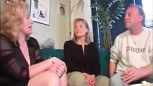 Couple swingers they fuck in a threesome with the amazing Simones Hausbesuche