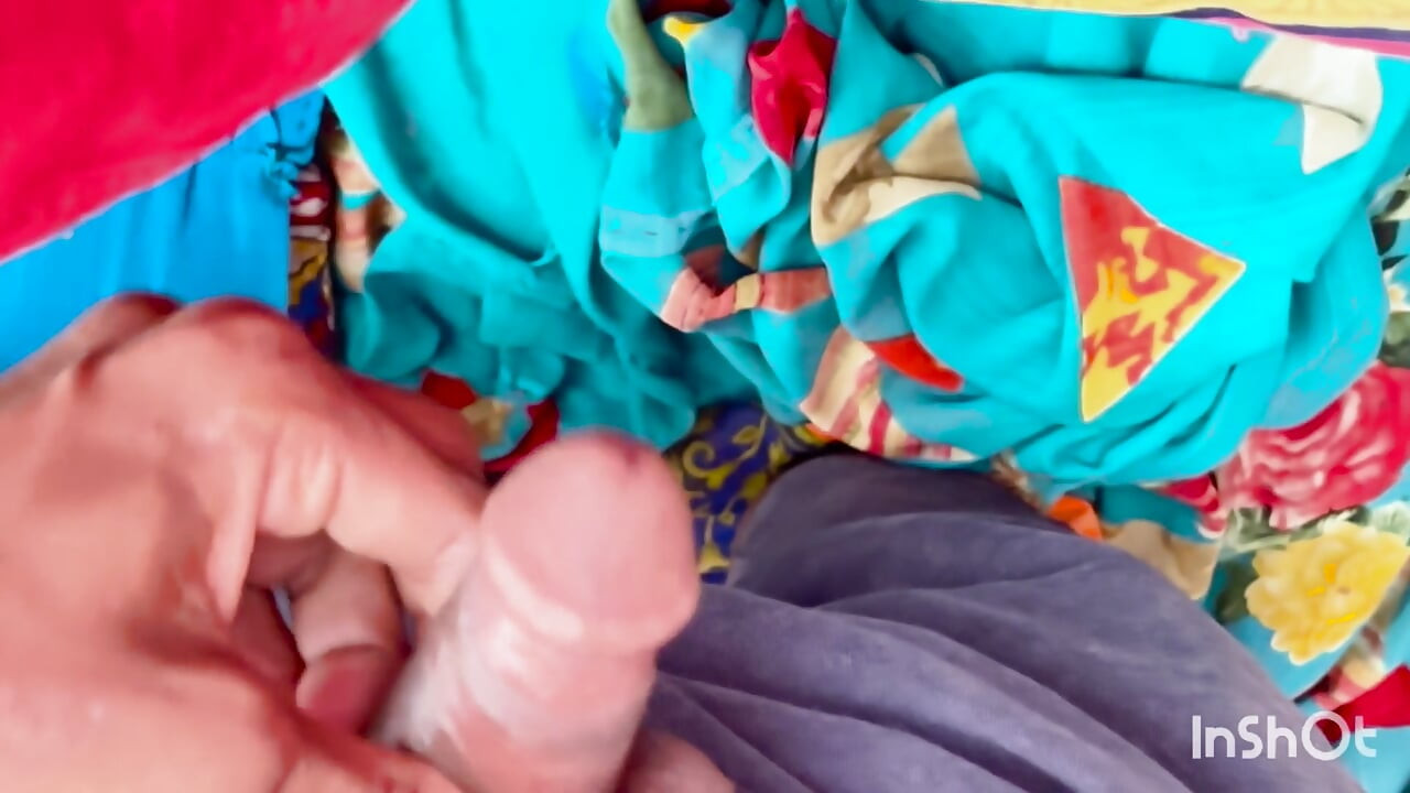 Masturbare cu transsexuală desi originală în baie