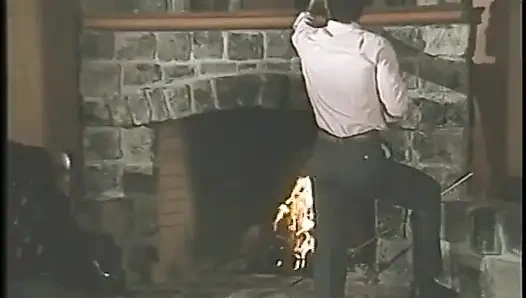 Jacqueline Larians iki adamla derinden sikişiyor ve amcığını yalıyor