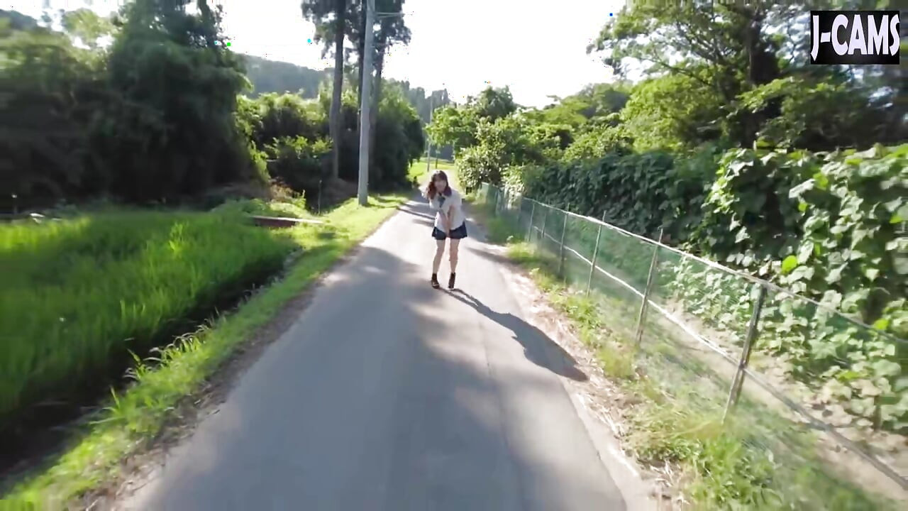 Outdoor Tease. Mischievous Girl and Controlled Release Part2