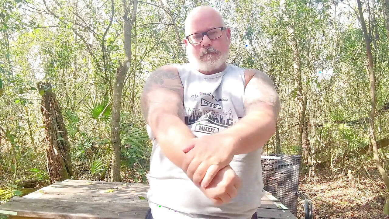 Strongman koç şişman yarak büyük taşaklar şişman göt