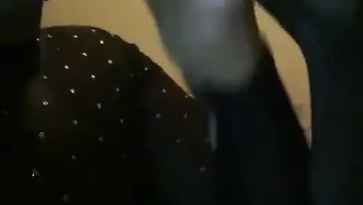 Ayah tiriku pindah bersama kami dan tengah malam kami bersenang-senang