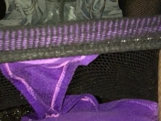 紫色内裤撒尿