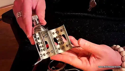 Домина госпожа April - болотная мастурбирует чистую рабынь Staiotr.m4v