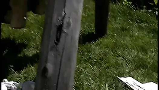 Cewek toket besar memeknya dientot gaya doggy di selimut