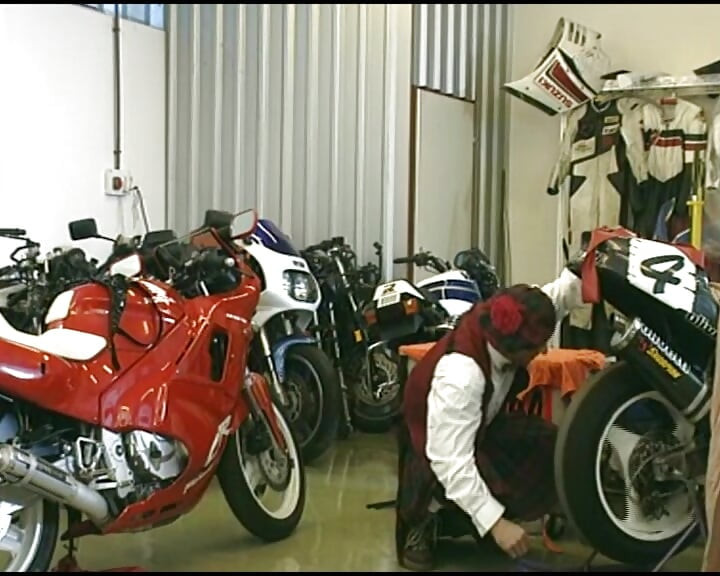 Motogp Niemka zostaje zerżnięta w salonie