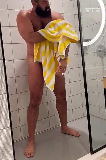 Oscar Bear shower time