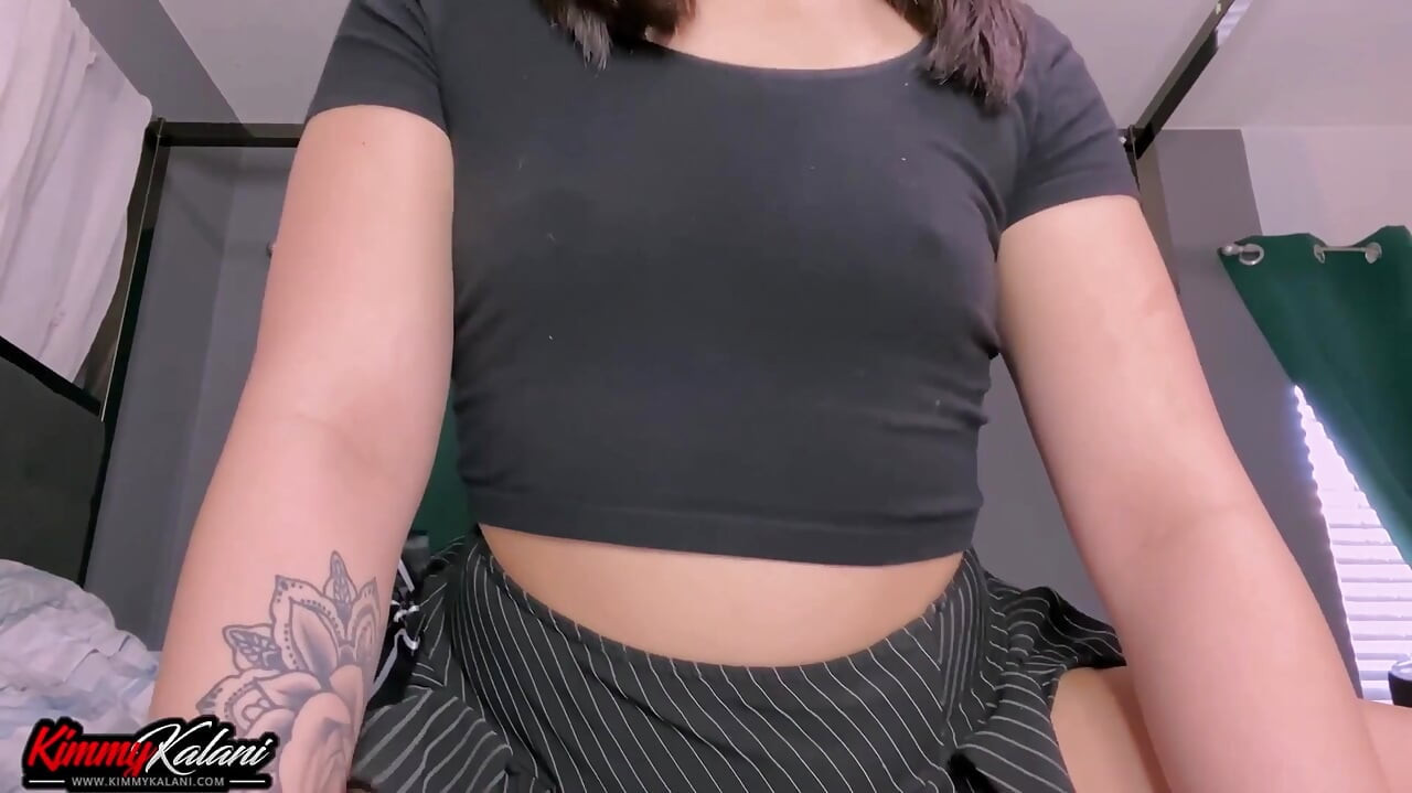 Lamiendo tu oreja y moliendo tu polla
