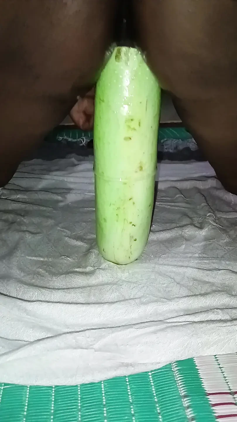 Bhabhi Ne bahut badi louki chut me dal diya