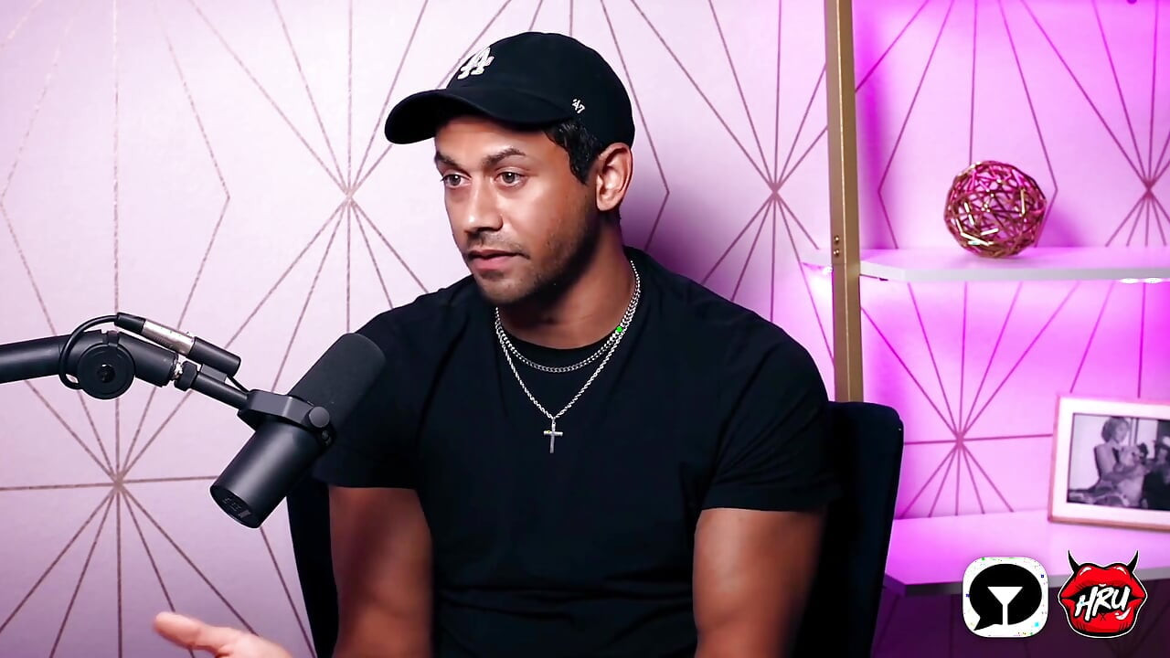 Alex Jones tisztában van a mérettel, a teljesítményszorongással és a nyomással