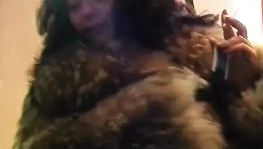 Petualangan tante sange ini lagi asik muasin memeknya pakai dildo ukuran XL di jalan raya