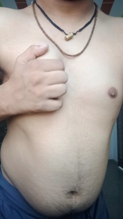 Chico de 18 años se corre y folla bhabhi (en hindi)