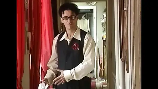 Sürtük hizmetçi götüne yumruk sokuyor!