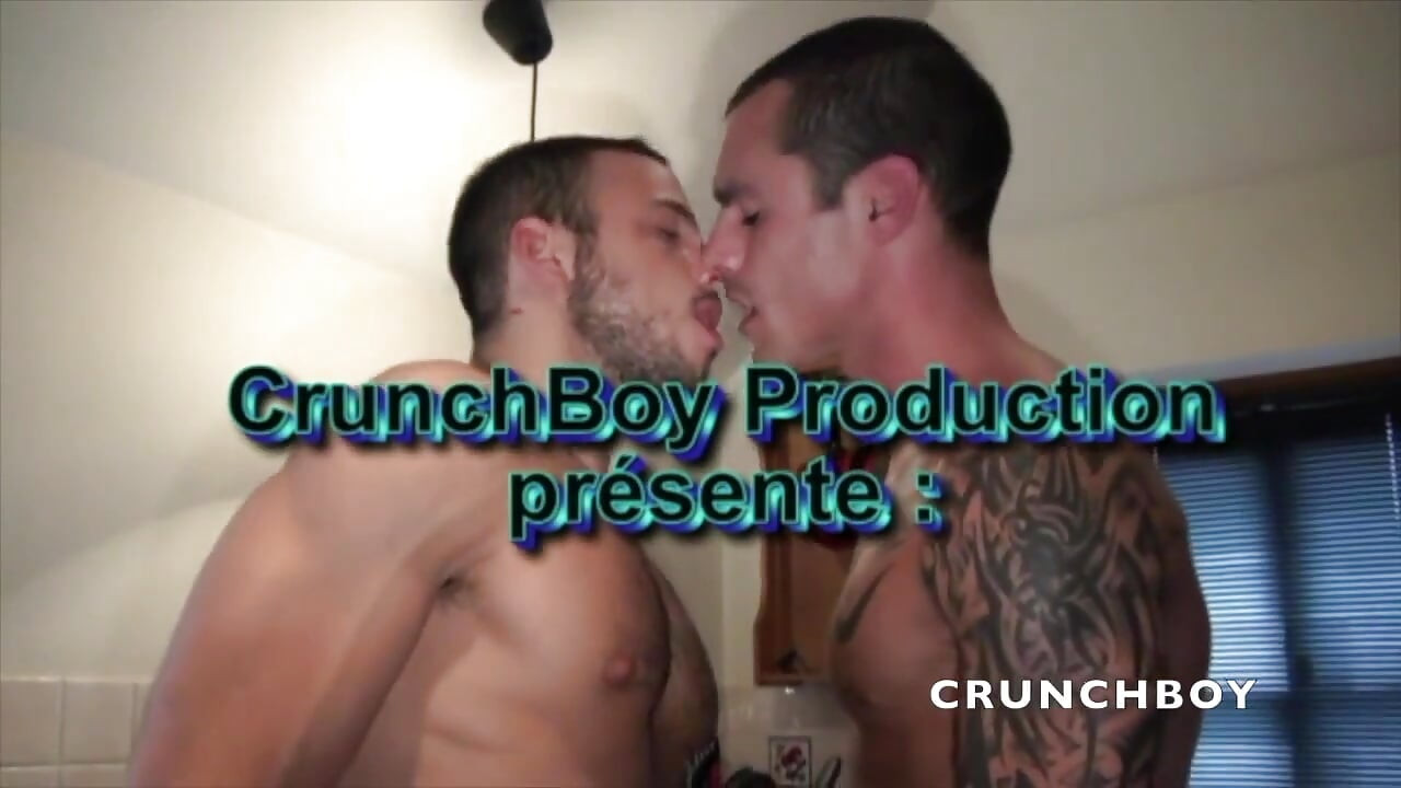 Stany Falcone fodida por Issac Jones na cozinha