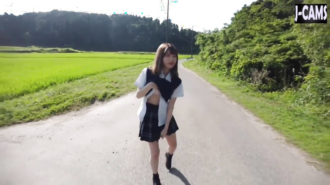 Outdoor Tease. Mischievous Girl and Controlled Release Part2