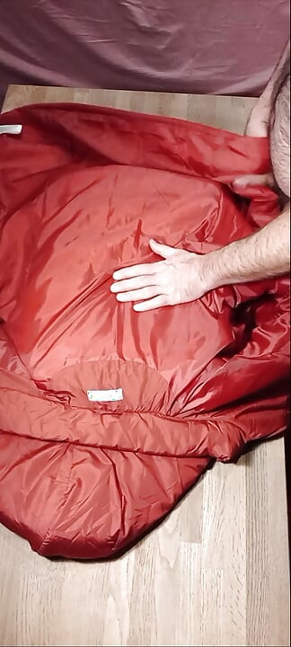 4 cumshots auf das süße futter eines roten dame puffermantels