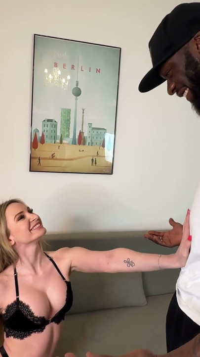 Uncut - TV Star Gets Fucked!