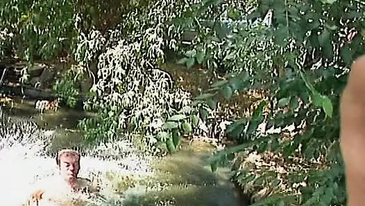 Tante seksi rambut pirang rosebud menggoda setelah seks anal intens